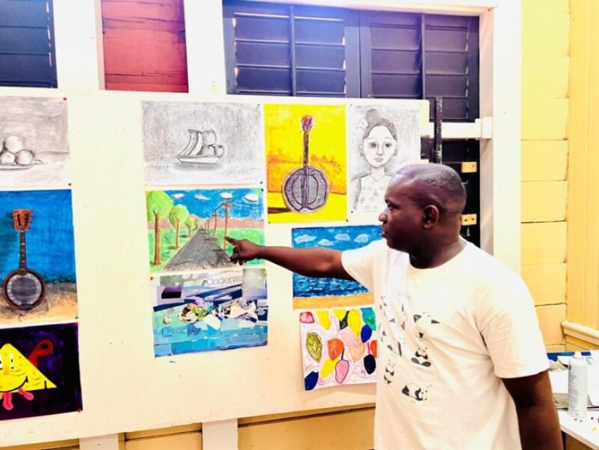 Kunstenaar en kunstdocent Leon Siesa: ‘Ik waardeer wie ik ben en waar ik vandaan kom’