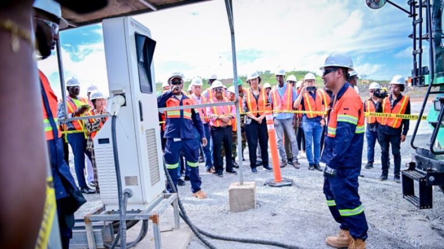 Regering verwelkomt elektrische mijntrucks bij Zijin Rosebel Gold Mines