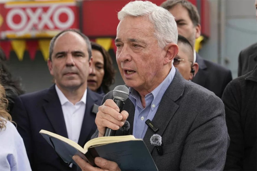 Colombiaanse ex-leider brengt eerbetoon aan vermoorde presidentskandidaat