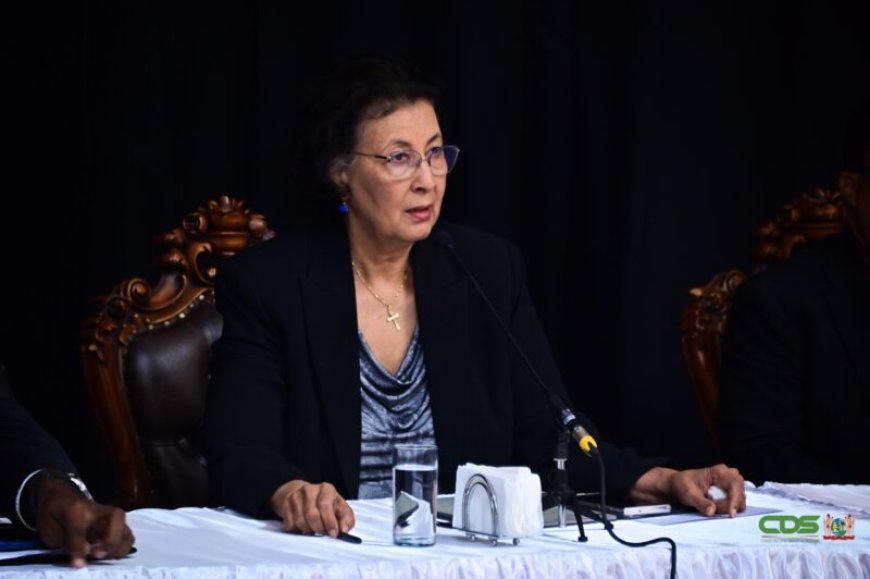 President Simons: Geen nieuw IMF-programma