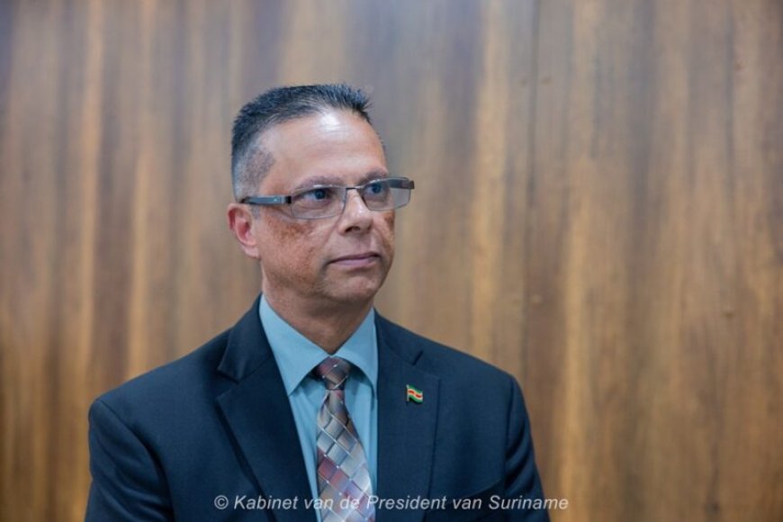 Schorsing SLM-directeur Gonesh tijdelijk opgeschort