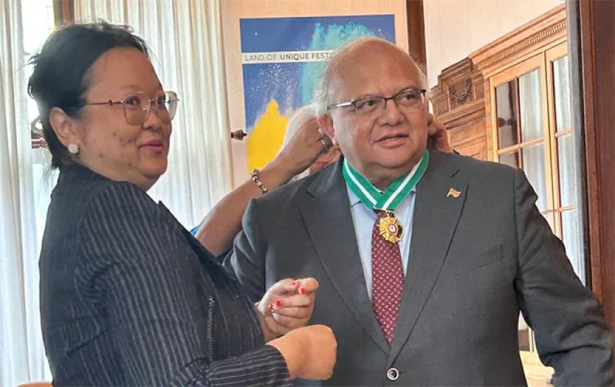 Khargi stapt op na conflict met Bouva