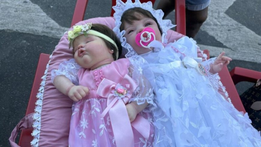 Hype in Brazilië rond levensechte babypoppen: “Geeft me troost”