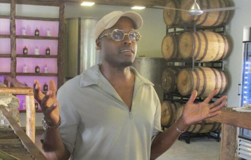 Jandino december naar Suriname voor optredens