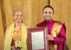 Gloria Bottse ontvangt Humanitarian Award in India