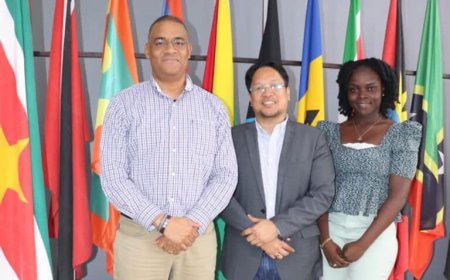 BNETS presenteert Central Credit Bureau Suriname aan minister Baasaron