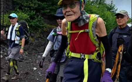 102-jarige Japanner schrijft geschiedenis op Mount Fuji