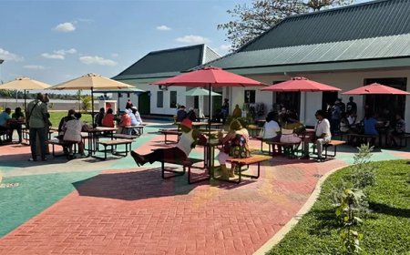 Gezellig druk bij heropende Waterkant