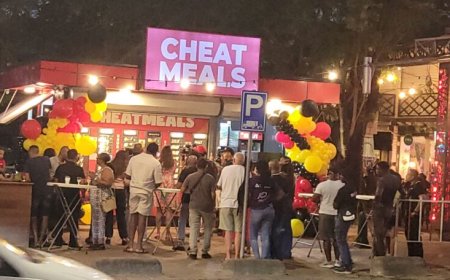 Surinaamse Snack Wall ‘Cheat Meals’: gemak, smaak en een vleugje nostalgie