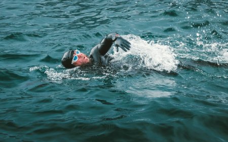 Opmerkelijk – Brit Ross ‘Thor’ Edgley zwemt als eerste mens rondje om IJsland: 