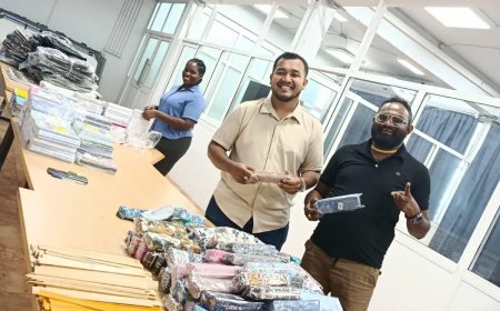 Stichting Social Caring Organization Suriname deelt ruim 100 schoolpakketten uit