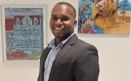 Prewien Ramadhin draagt taken over aan nieuwe directeur e-Government