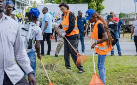 President Simons helpt mee bij Krin Kondre-project