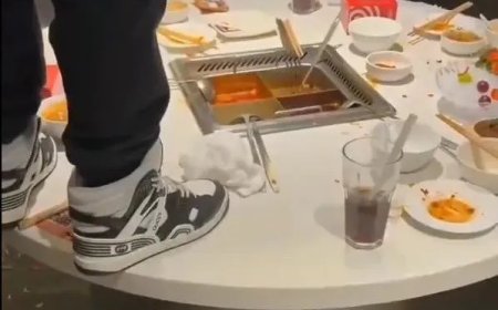 Twee Chinese jongens krijgen 250.000 euro boete voor plassen in hotpot in restaurant Shanghai