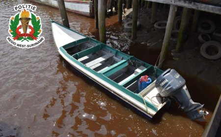 Go-fast boot onderschept bij Clara Sluis met bromfietsonderdelen aan boord