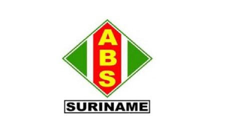 Surinaamse economie groeit sterk in geldwaarde, reële groei blijft beperkt