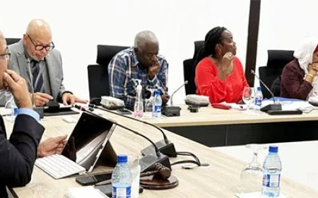 Rusland en Currie bespreken voorbereiding nieuw schooljaar