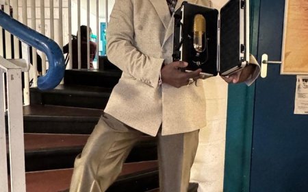 Iwan Esseboom geëerd met Pop Oeuvreprijs: ‘Ik ben blij dat ik eindelijk zoiets heb mogen meem