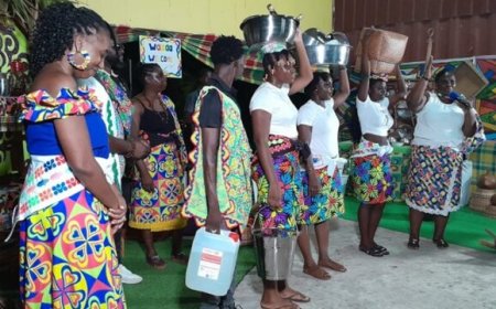 Pakaa-demonstratie belicht stappen traditioneel Saamaka-huwelijk: ‘Veel meer dan overdracht v