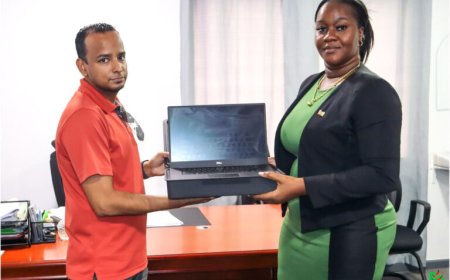 Newmont Suriname schenkt 50 computers aan ministerie van Regionale Ontwikkeling