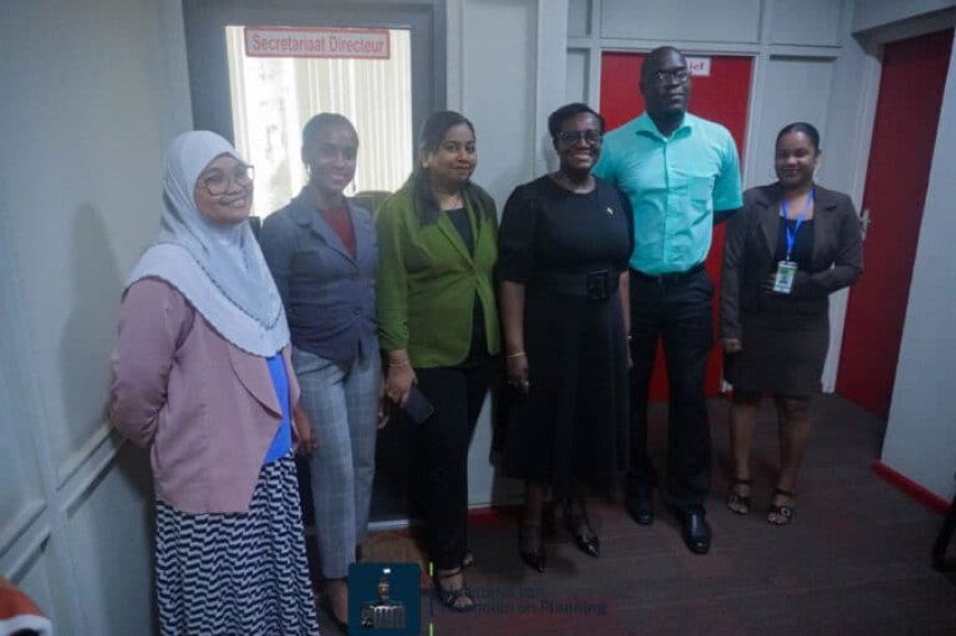 Minister Wijnerman bezoekt CBK en Directoraat der Belastingen