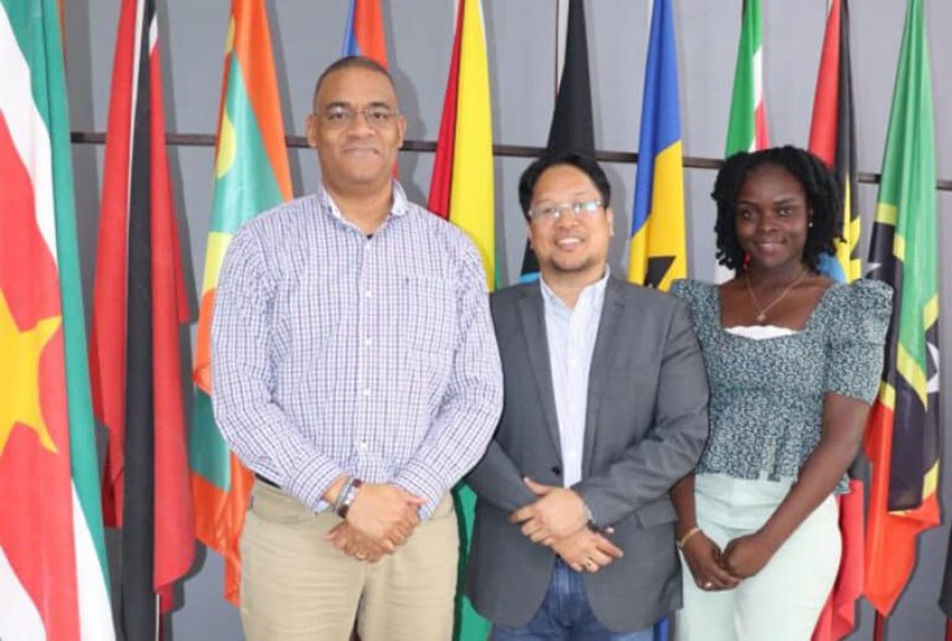 BNETS presenteert Central Credit Bureau Suriname aan minister Baasaron