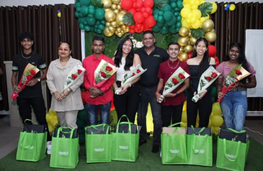 Assuria beloont excellente leerlingen VOJ- en VOS-scholen Nickerie