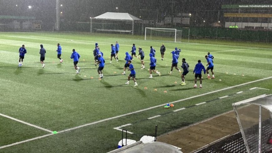 Bondscoach Menzo: ‘Het uitgangspunt is winnen, maar je moet realistisch zijn’