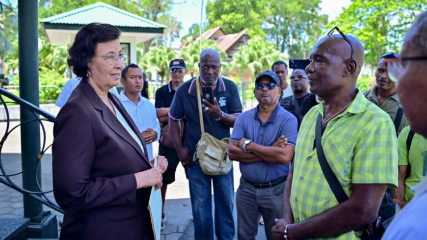 President Simons ontvangt PFAMS-leden met petitie over Wakikiproject