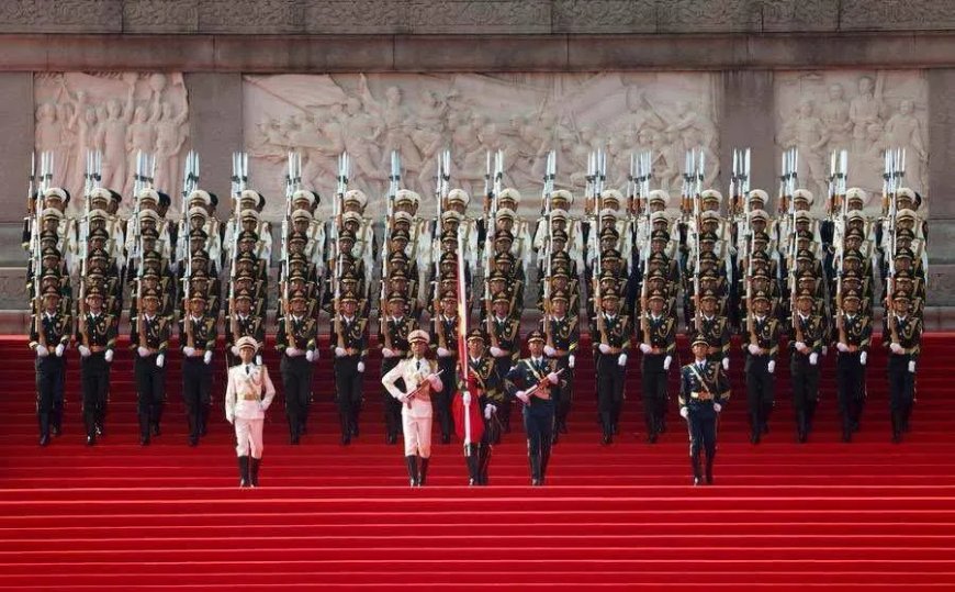 Parade China toont militaire macht 