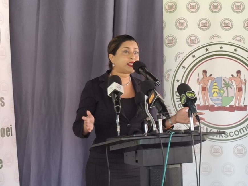 Minister Gopal bezorgd over ‘zorgwekkende trend tienerzwangerschappen’