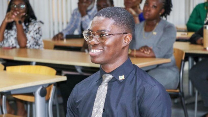 Onderminister Koniki behaalt mastertitel in Accountancy