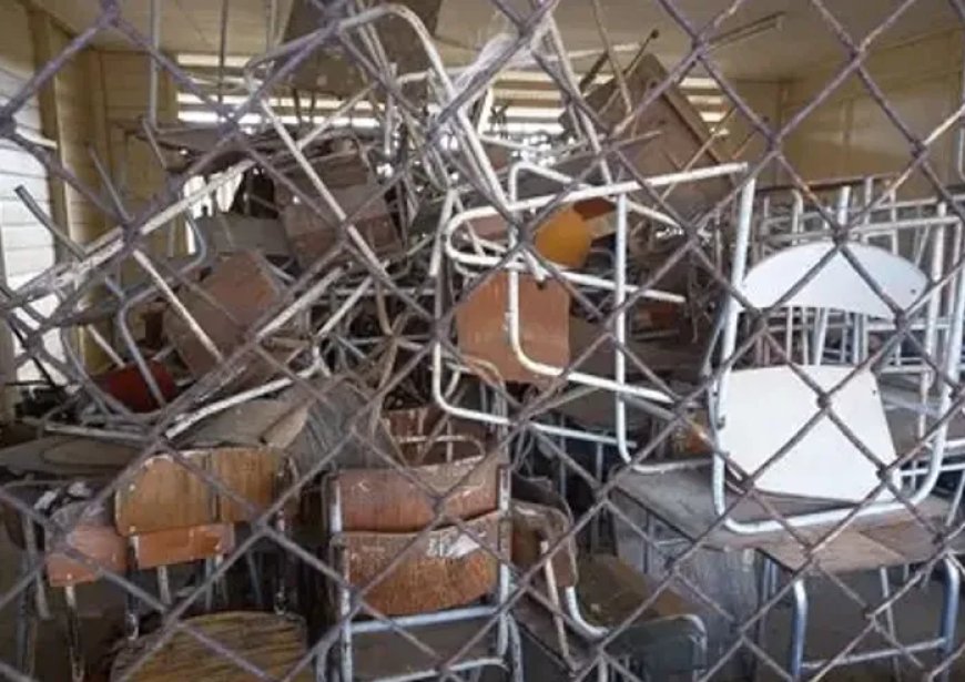 Tekort aan schoolmeubilair, een aanhoudend probleem 