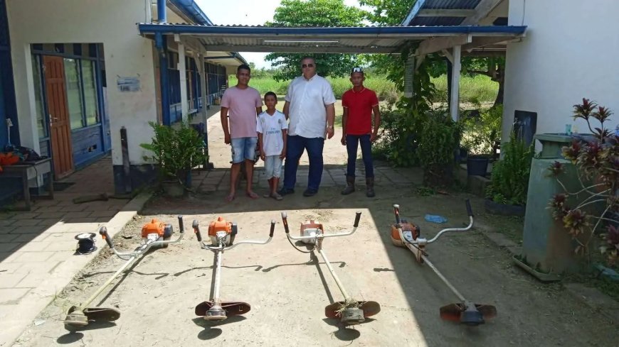 Grote schoonmaakactie vergroot veiligheid op Drs. R.T. Wongsodikromo school