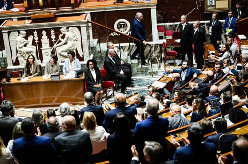 Franse regering valt na motie van wantrouwen; politieke crisis verdiept zich