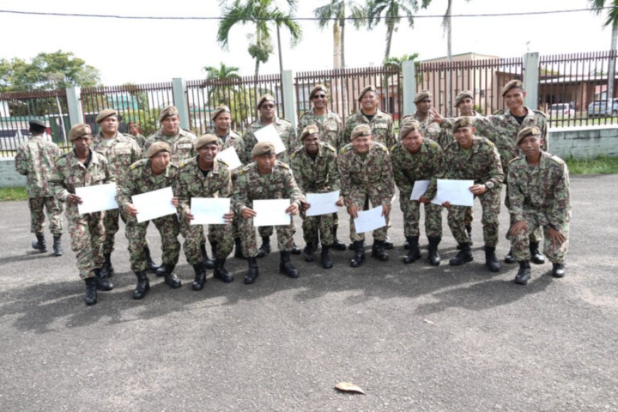 Eenenzeventig militairen bevorderd in naast hogere rang