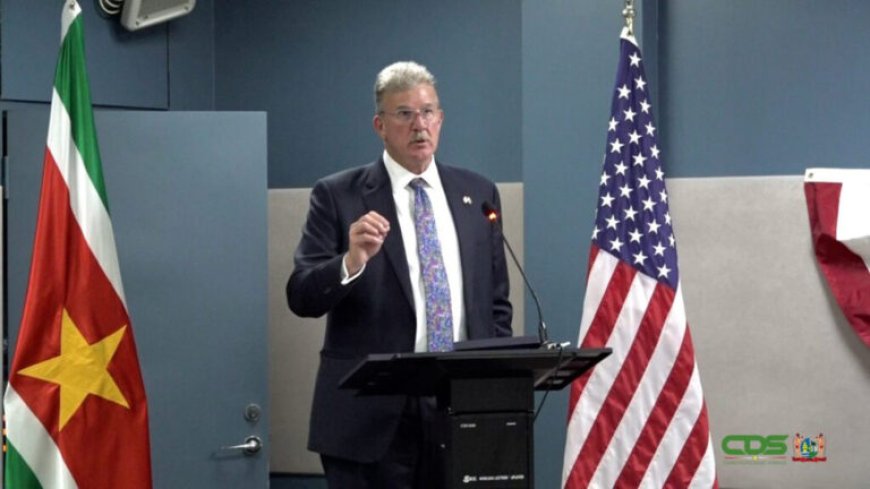 Amerikaanse steun aan wildlife-training, in bredere diplomatieke context