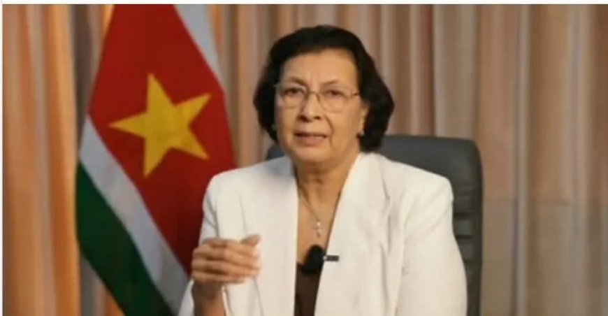 President Simons hekelt gronduitgiftes en miljoenenproject in West-Suriname