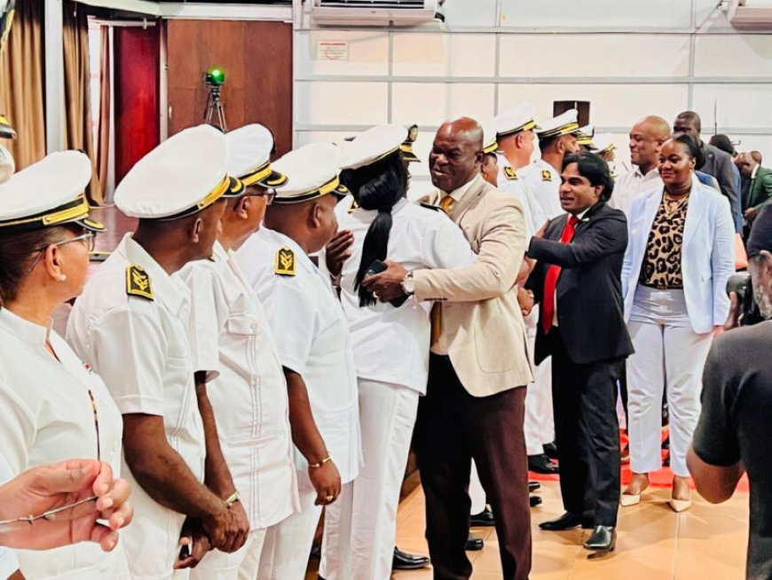 President laat met met 21 DC’s kans op ordening districtsbestuur liggen