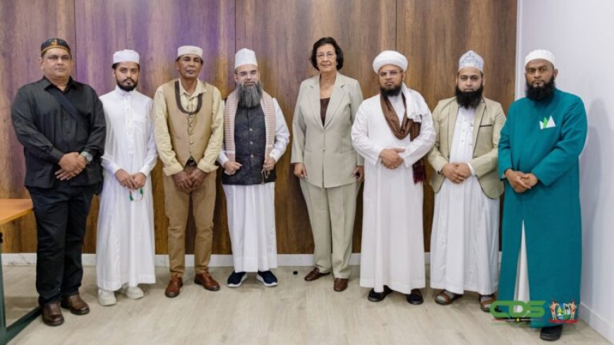 President Simons ontvangt nazaat profeet Mohammed