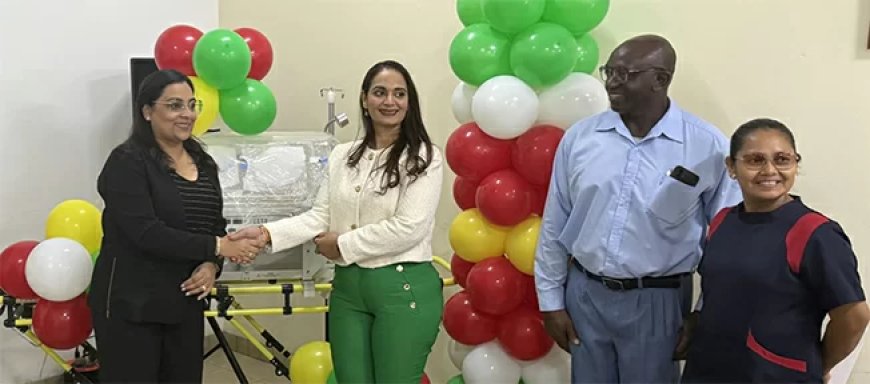 DSB schenkt transportcouveuse aan MMC Nickerie