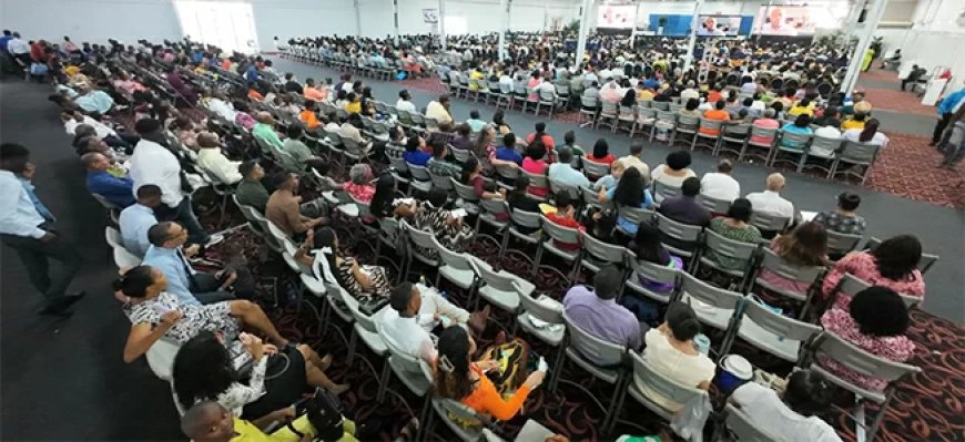 Ruim 2.400 aanwezigen bij opening congres Jehovah’s Getuigen