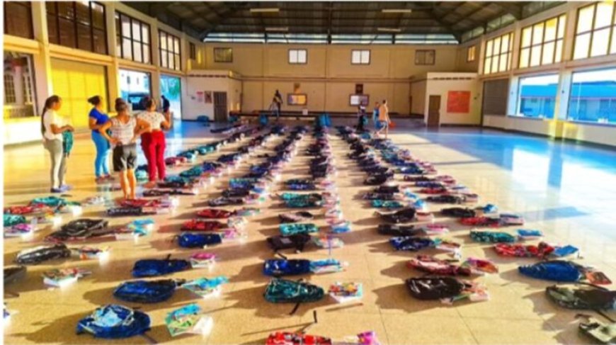 Sewa International Suriname start 13e editie schoolpakkettenproject in Coronie