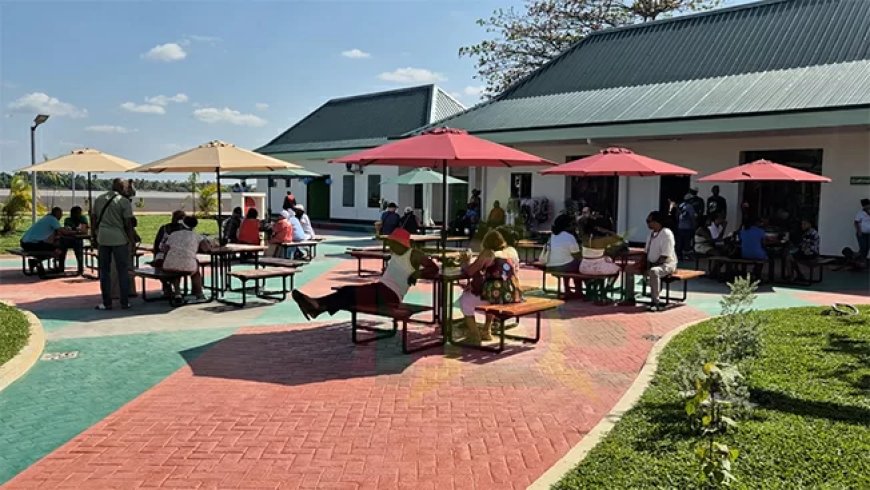 Gezellig druk bij heropende Waterkant