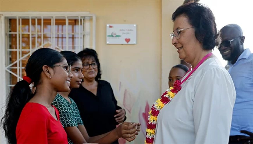 President Simons steunt kindertehuizen Nickerie met bezoek en donatie