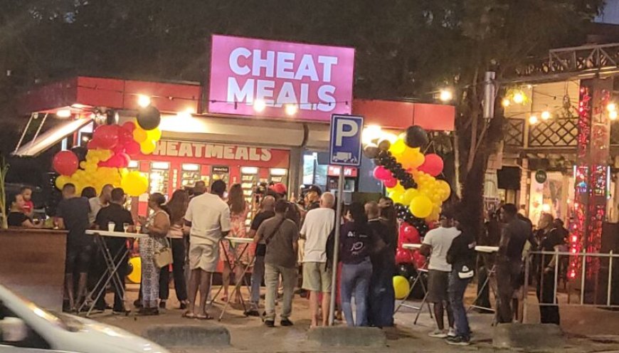 Surinaamse Snack Wall ‘Cheat Meals’: gemak, smaak en een vleugje nostalgie