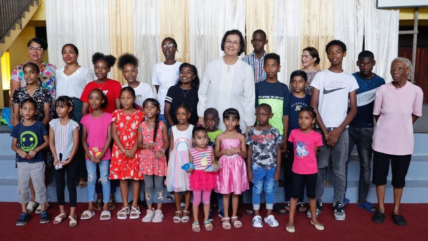 NDP doneert schoolpakketten aan Olga Clarck Kinderhuis