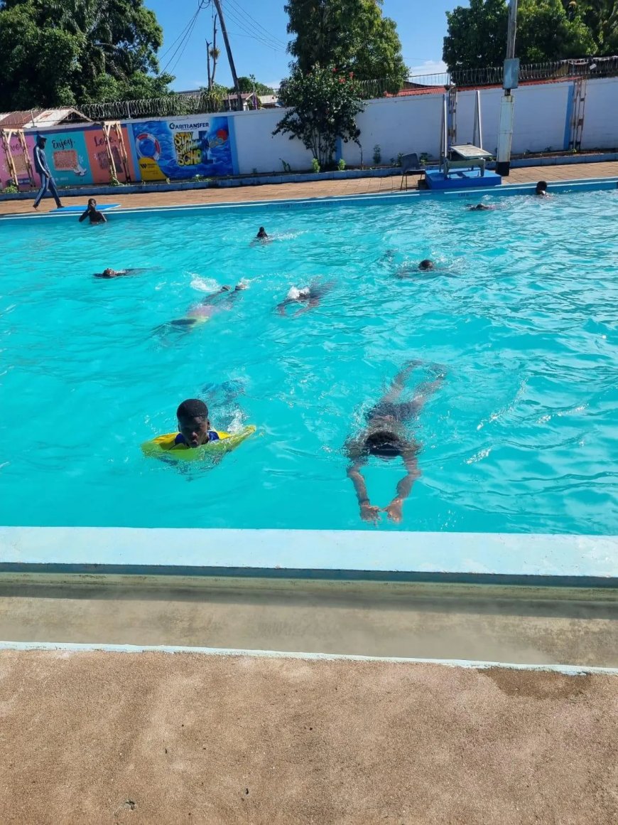 Zwemdiploma’s voor kinderen uit Para en Coronie