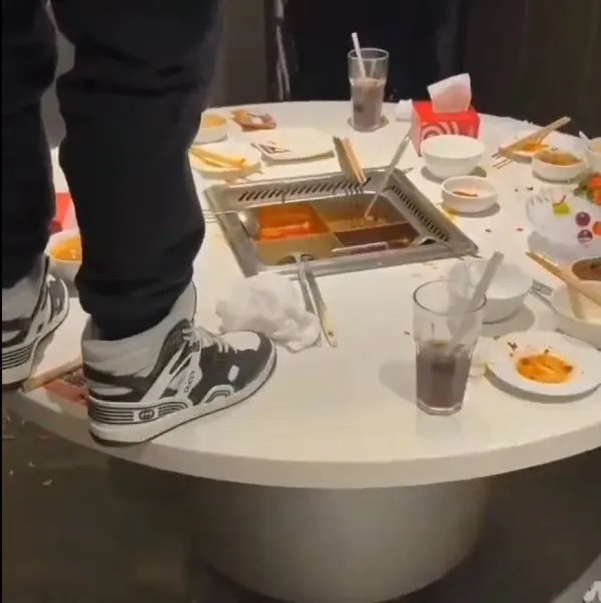 Twee Chinese jongens krijgen 250.000 euro boete voor plassen in hotpot in restaurant Shanghai