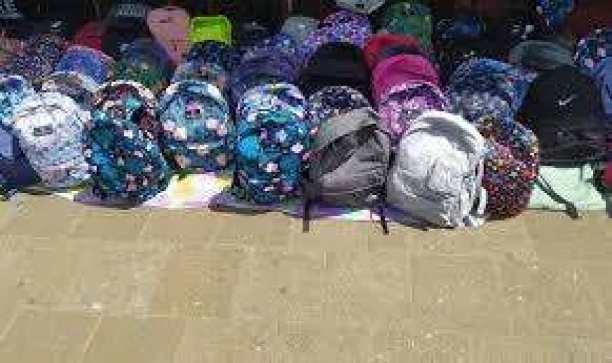 “Je kan van alles een hossel maken, zelfs van het verkopen van schooltassen”